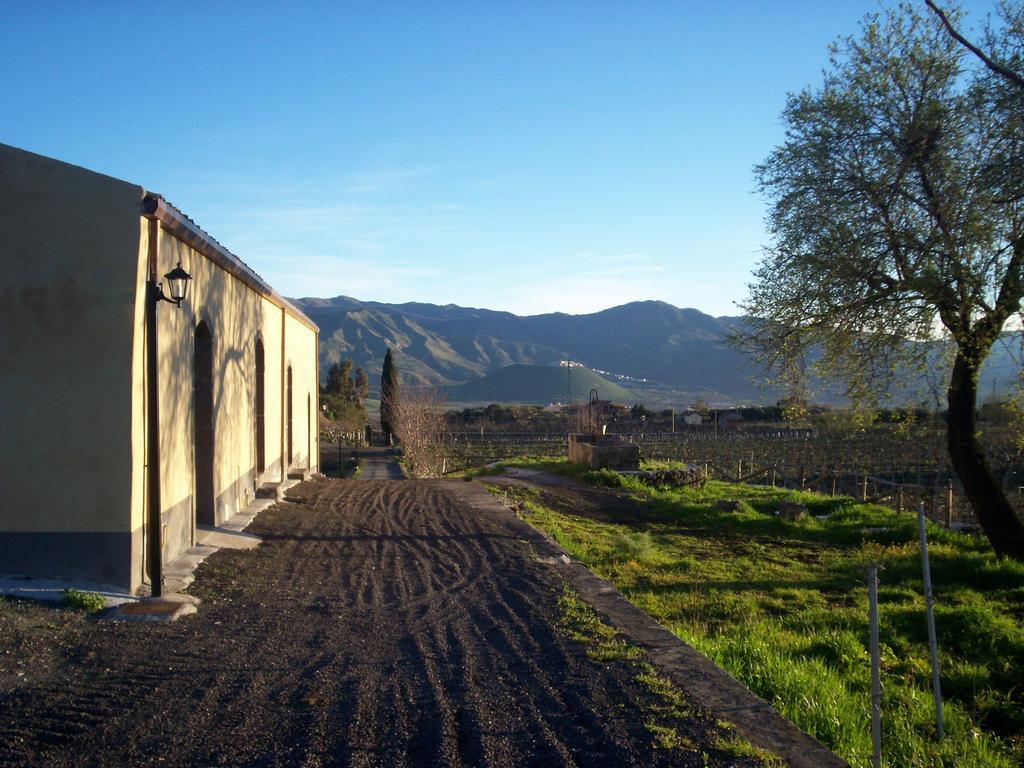 Etna Wine Azienda Agrituristica Passopisciaro ภายนอก รูปภาพ