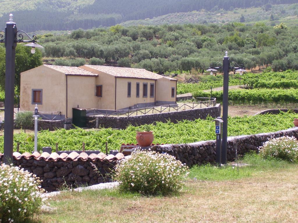 Etna Wine Azienda Agrituristica Passopisciaro ภายนอก รูปภาพ
